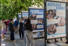 Výstava v Plzni ukazuje skutečné příběhy lidí, kterým sociální služby mění život